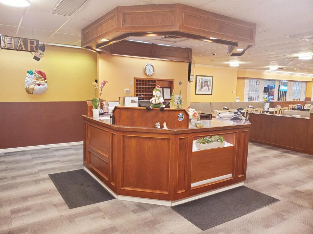 Moosomin Country Squire Inn Eksteriør bilde